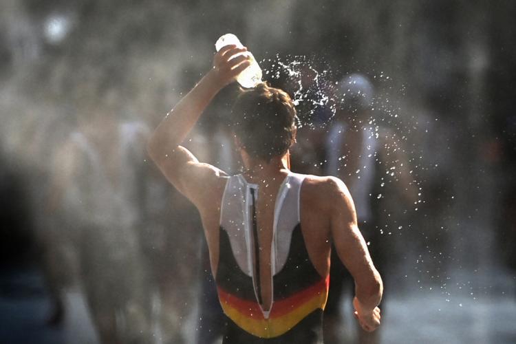 Athlete cools off at Tokyo Olympics
