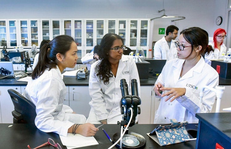 photo of students in biochemistry lab