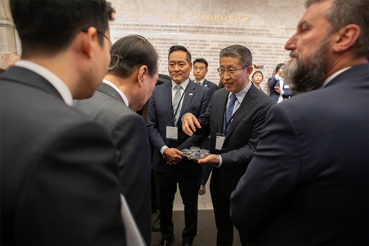 Professor Yu Sun shows President Yoon Suk-yeol an electronic device