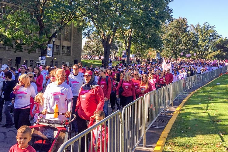 hundreds of participants shown at the U of T campus during the 2017 CIBC Run for the cure