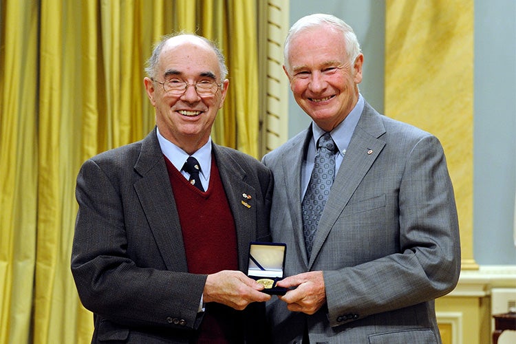 His Excellency the Right Honourable David Johnston, 28th Governor General of Canada, presented the Governor General’s Awards for Excellence in Teaching Canadian History to eight teachers at a ceremony at Rideau Hall, on Friday, November 19, 2010, 
