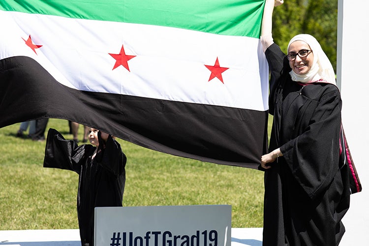 Noura Al-Jizawi and her daughter and the Syrian flag