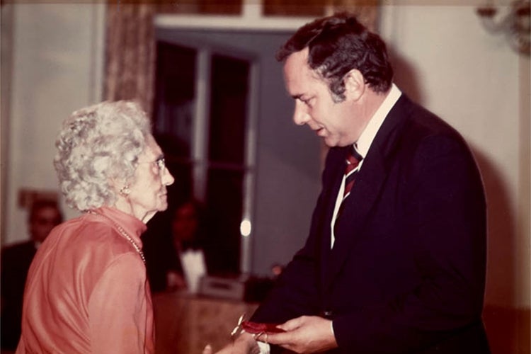 Dr Elizabeth Bagshaw, CM, receiving the Governor General's award for the Persons Case