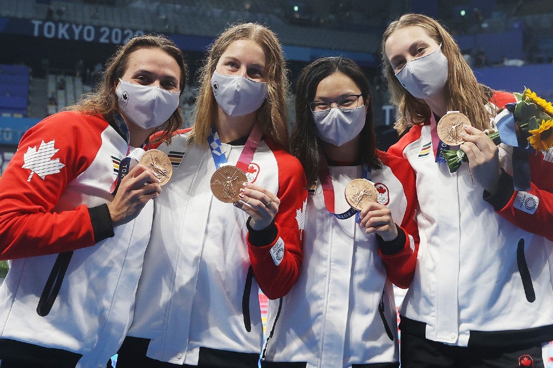 Women's relay swim team