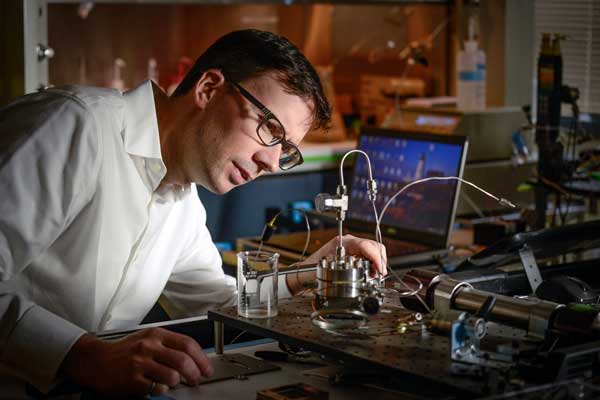 photo of David Sinton in lab