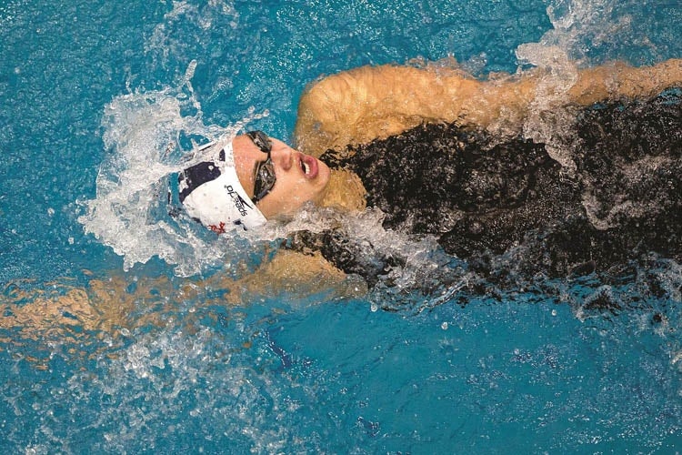 Olympic swinner Kylie Masse swimming