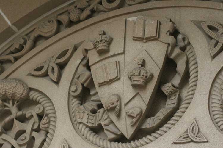 photo of U of T crest carved in stone