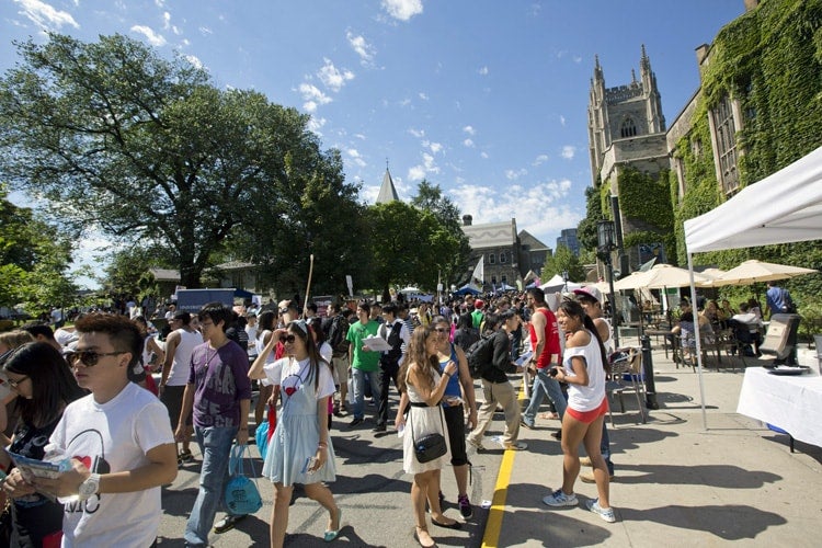 photo of students at Clubs Day