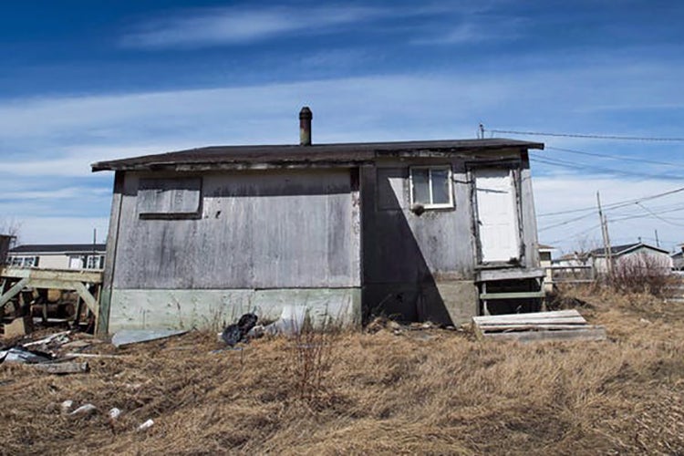Photo of dilapidated house in Attawapiskat