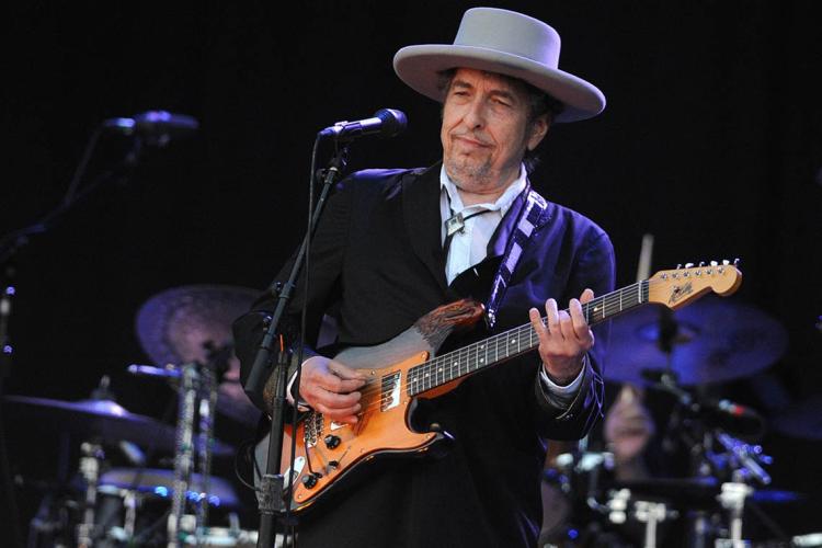 photo of Bob Dylan in concert