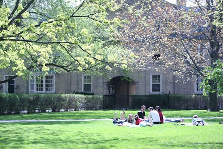 Students relaxing on campus 
