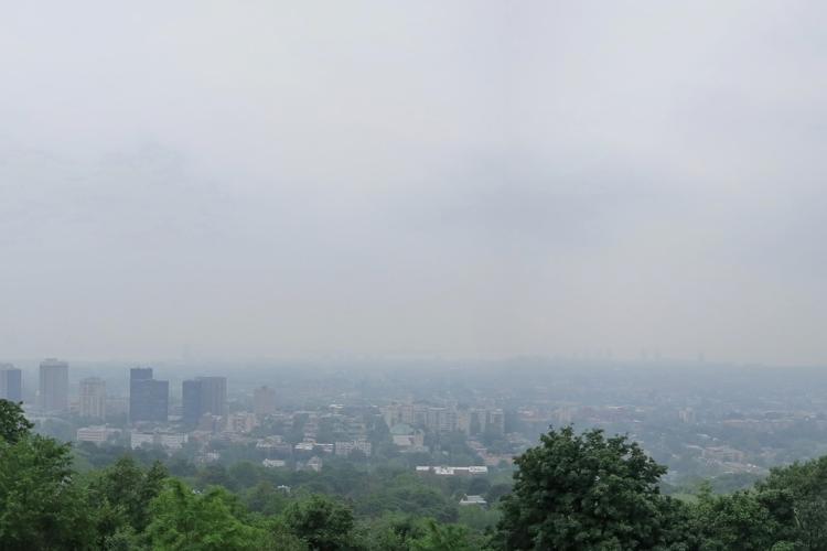 Photo of Montreal showing smog