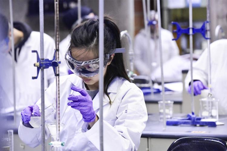 photo of U of T student working in a lab