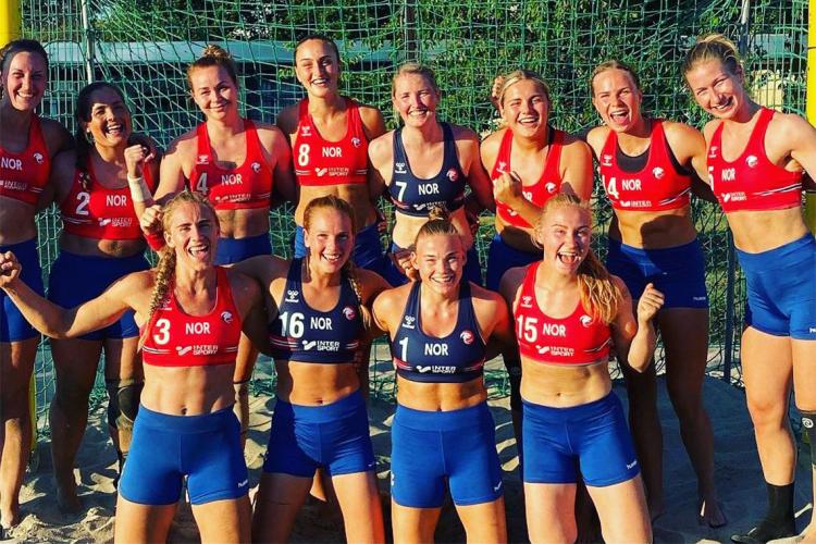 The Norwegian women's beach handball team 