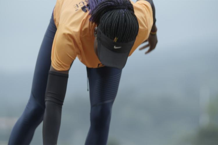 a black woman gets ready to sprint