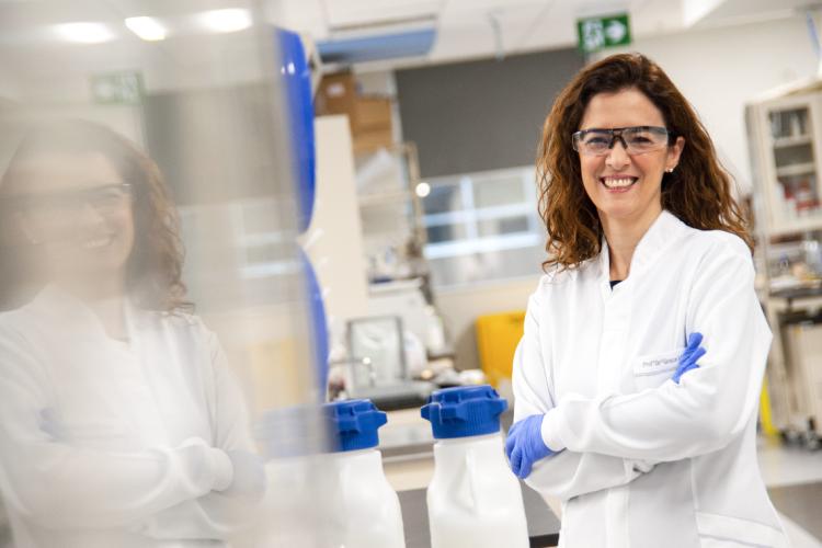 Photo of Grace De Souza in the lab