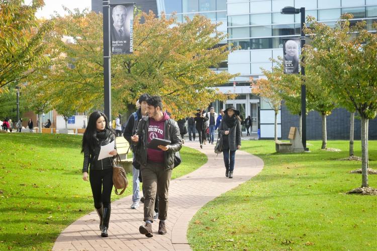 photo of students walking at U of T Scarborough