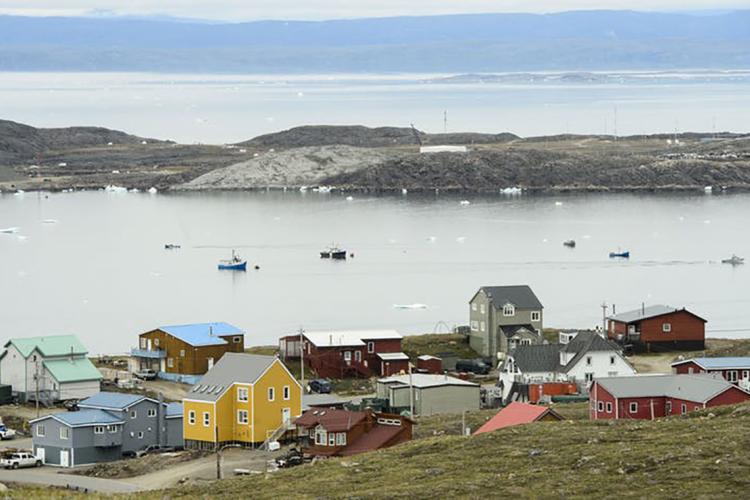 Photo of Iqualuit, Nunavut in the foreground, the ocean in the background