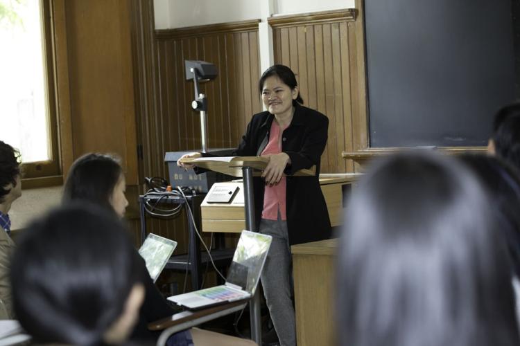 Lynette Ong teaching to students