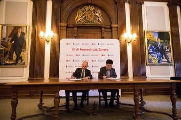 U of T President Meric Gertler and LG Electronics CTO Il-Pyung Park 