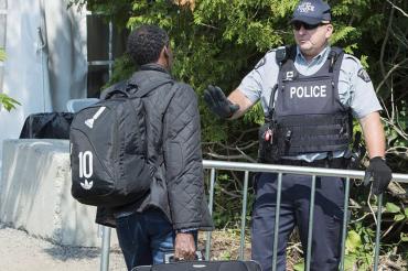 Photo of asylum-seeker entering Canada