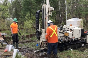 Photo of technicians collecting core samples from a hydrocarbon-contaminated aquifer near Barrie, Ont.