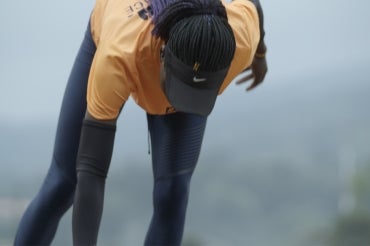 a black woman gets ready to sprint