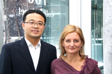 Postdoctoral fellow Conglei Li and Professor Jennifer Gommerman