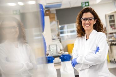 Photo of Grace De Souza in the lab