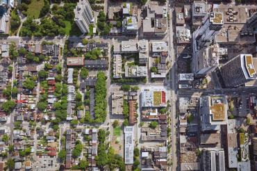 Overhead view of a neighbourhood in downtown toronto