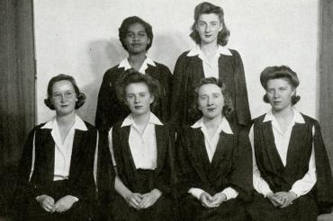 Group photo of the inter-faculty debating union, with Gloria carpenter standing in the back row