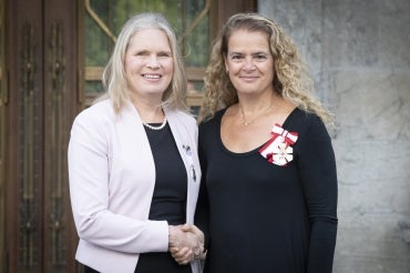 Susan Chatwood receives the Polar Prize from Julie Payette, Governor General of Canada